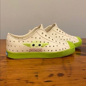 Native X Star Wars collab Jefferson Baby Yoda Grogu child shoe size J1 slip on